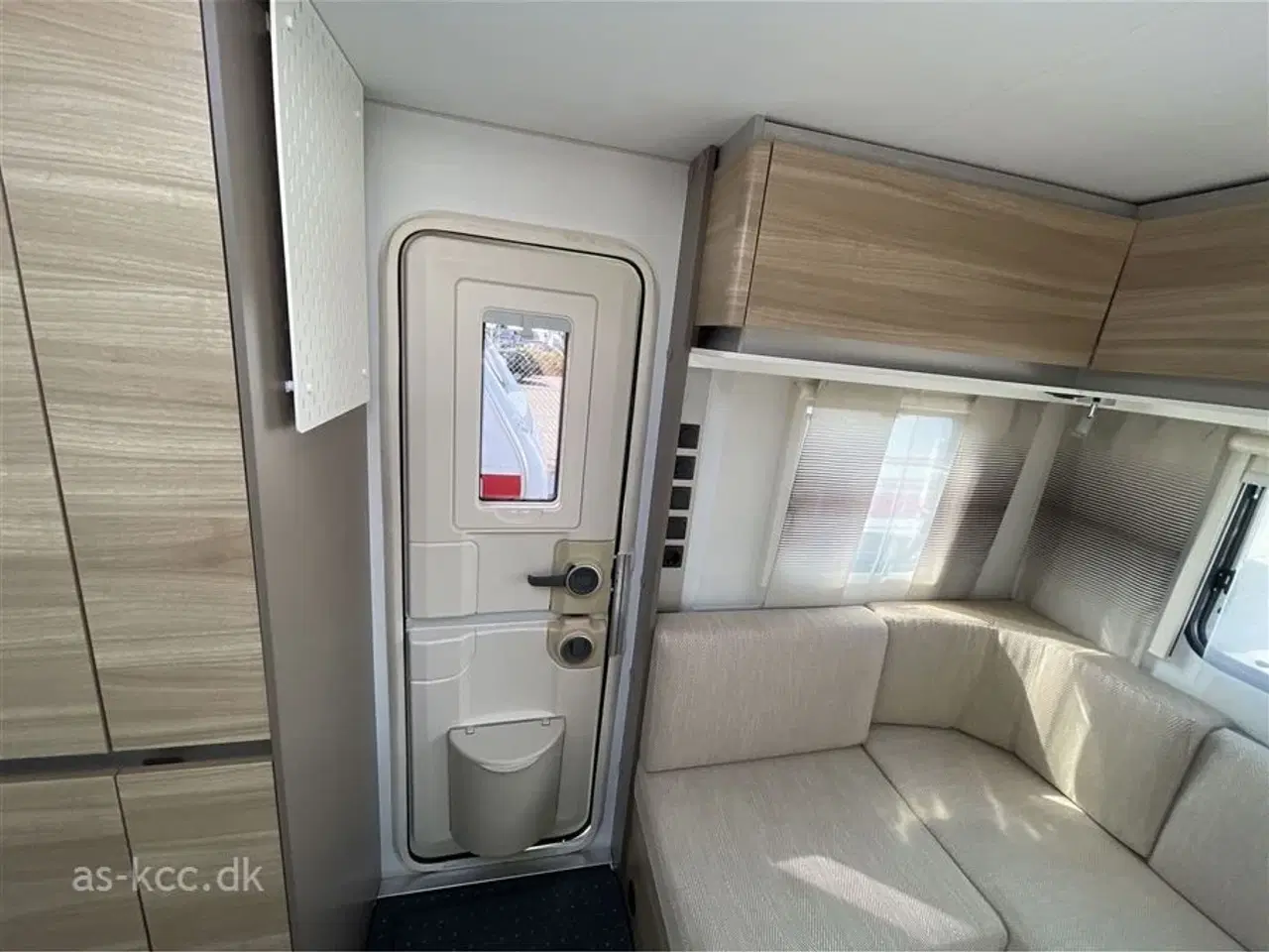 Billede 4 - 2015 - Adria Altea 472 PU   Adria Altea 472 PU årgang 2015.XT mover, Markise med sider, Air Con, Sun Shine uden front, Isabella Commodore 3 m telt, Cosy Corner.