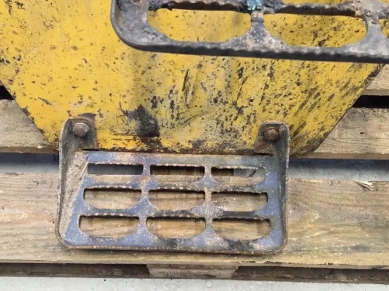 Billede 4 - New Holland LB115B Dieseltank 84262236