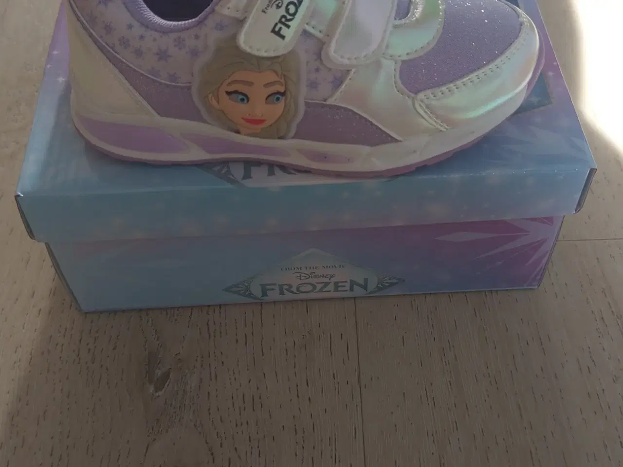 Billede 4 - Frozen sko med lys 
