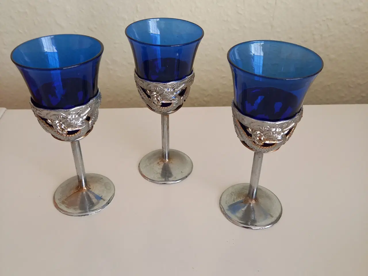 Billede 2 - Dekorationsglas blå med metalfod