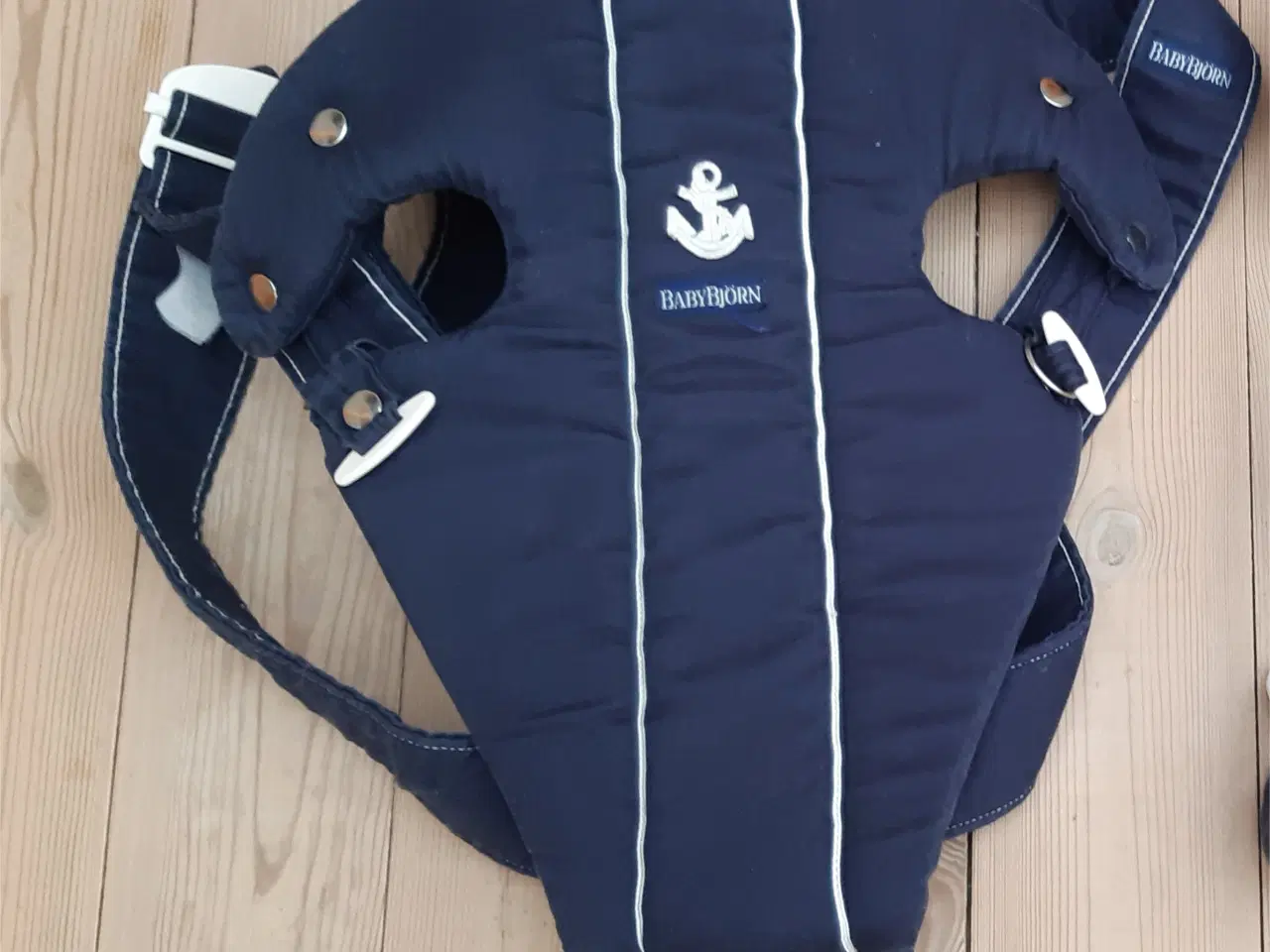 Billede 2 - Sengerand, babynest og BabyBjørn bæresele
