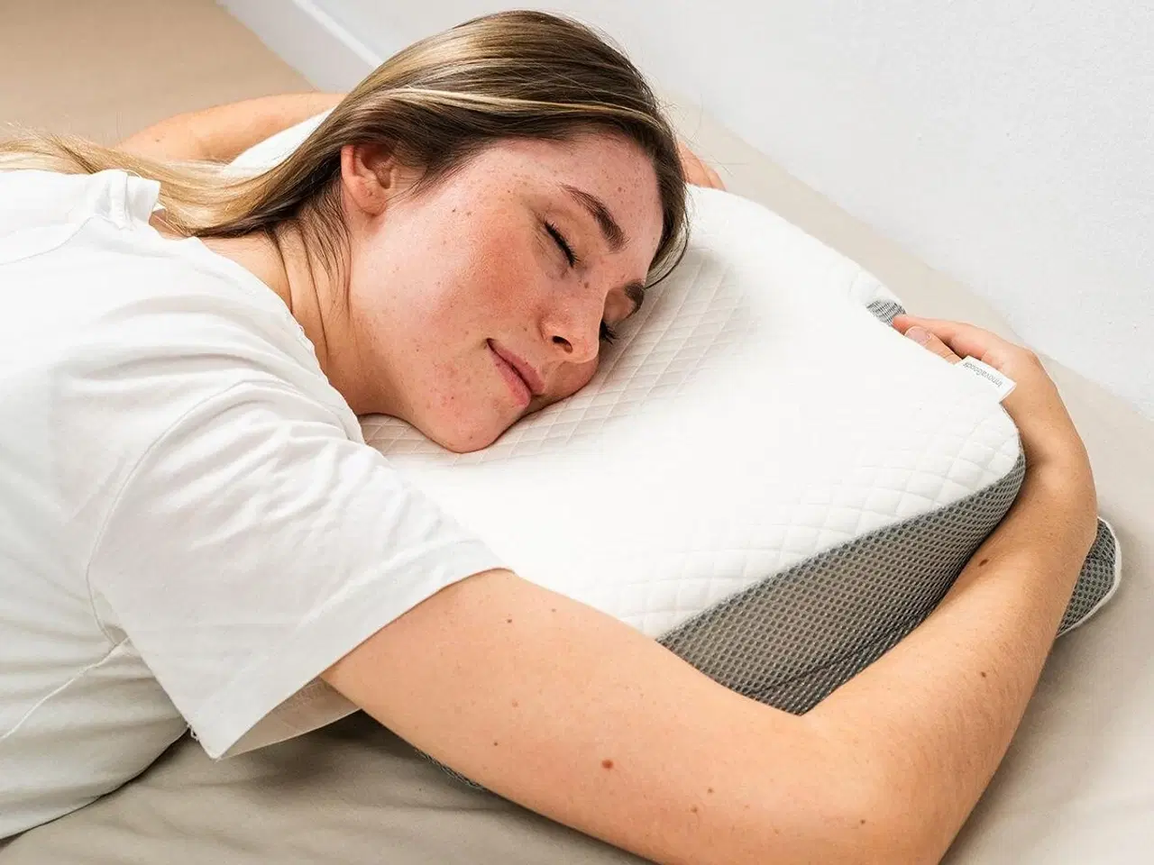 Billede 2 - 3-i-1 ergonomisk nakkepude Pilocal fra - memory-skum, hvid/grå