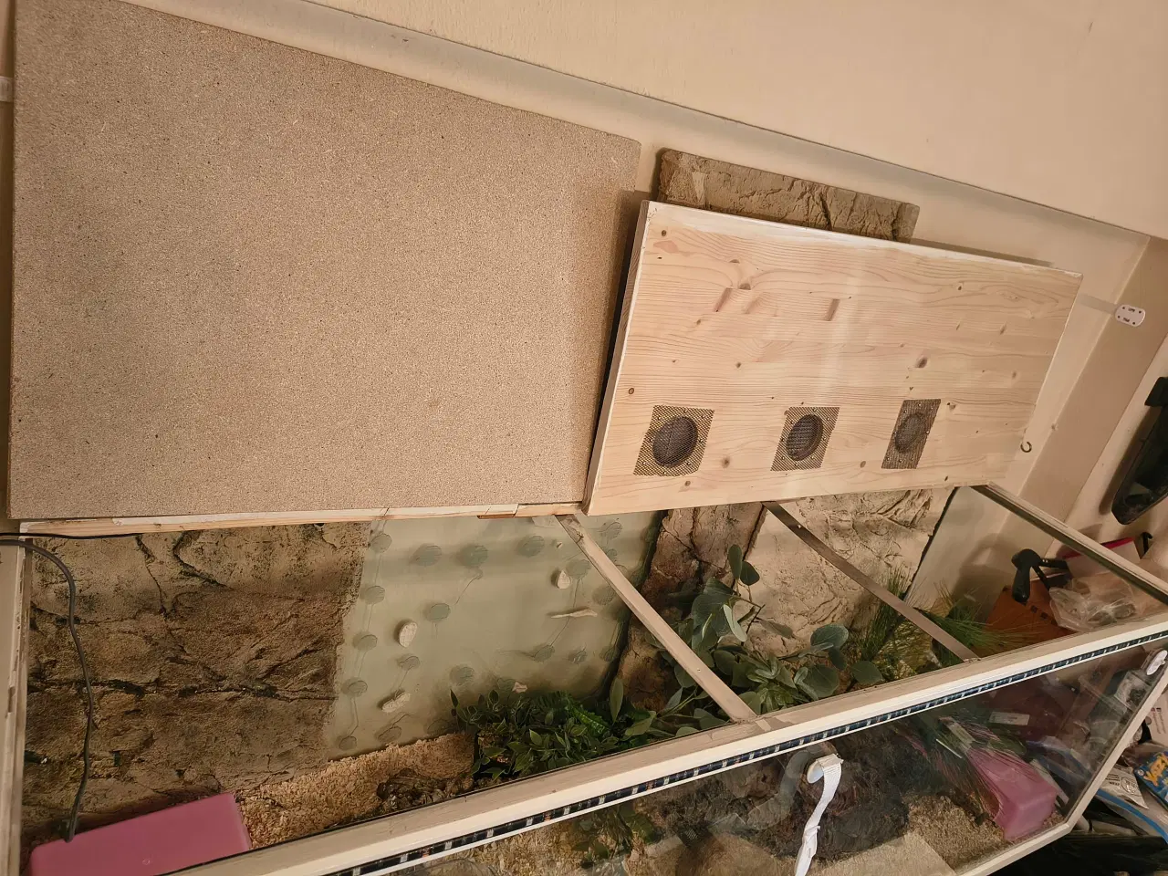 Billede 3 - Terrariet sælge uden inventar målene er 160*45*45