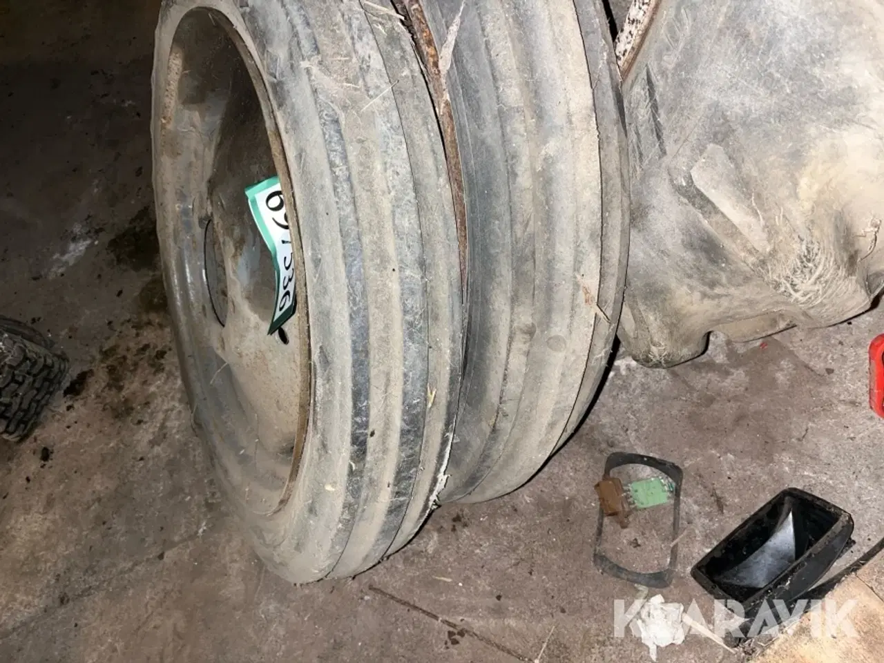 Billede 9 - Traktordæk fra Grå MF - 4 styk