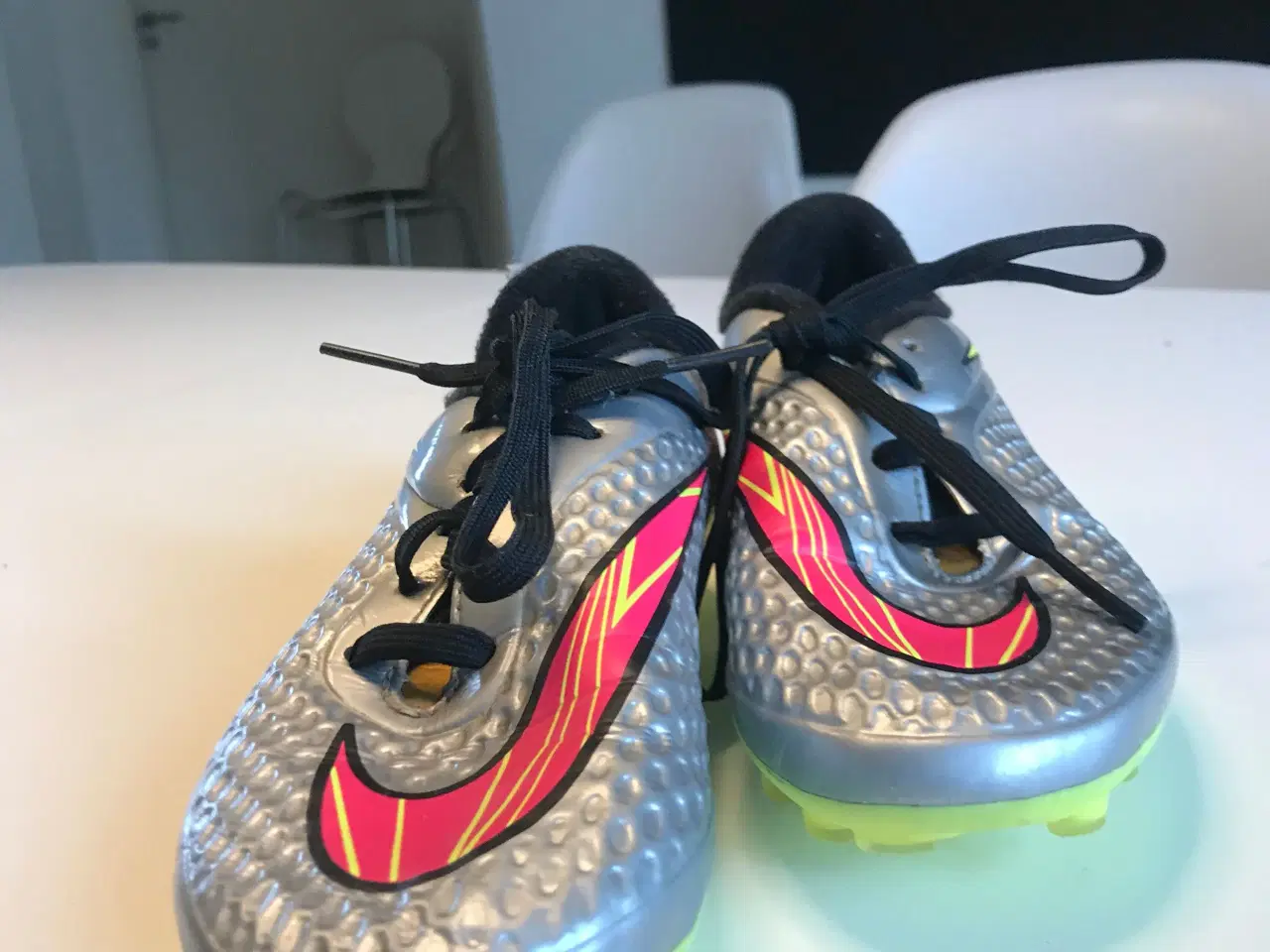 Billede 1 - sølv farvet Nike fodbold støvler i str 33,5 