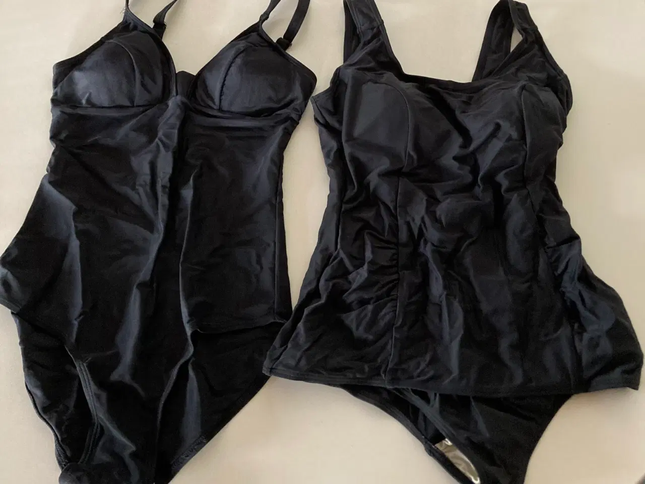 Billede 1 - 2 stk. Badedragt, sort 38/40