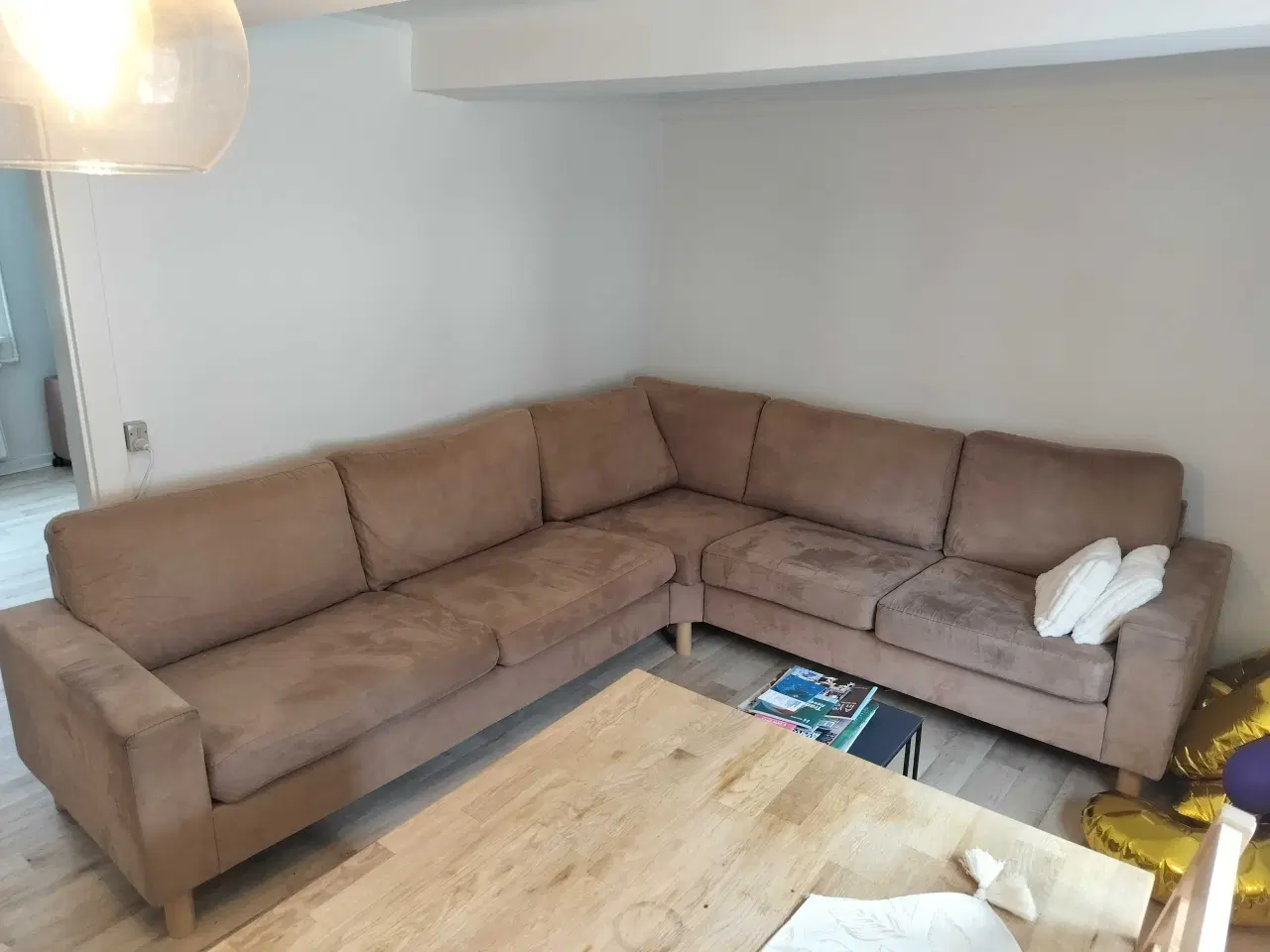 Billede 1 - L-formet hjørnesofa i fløjlsstil