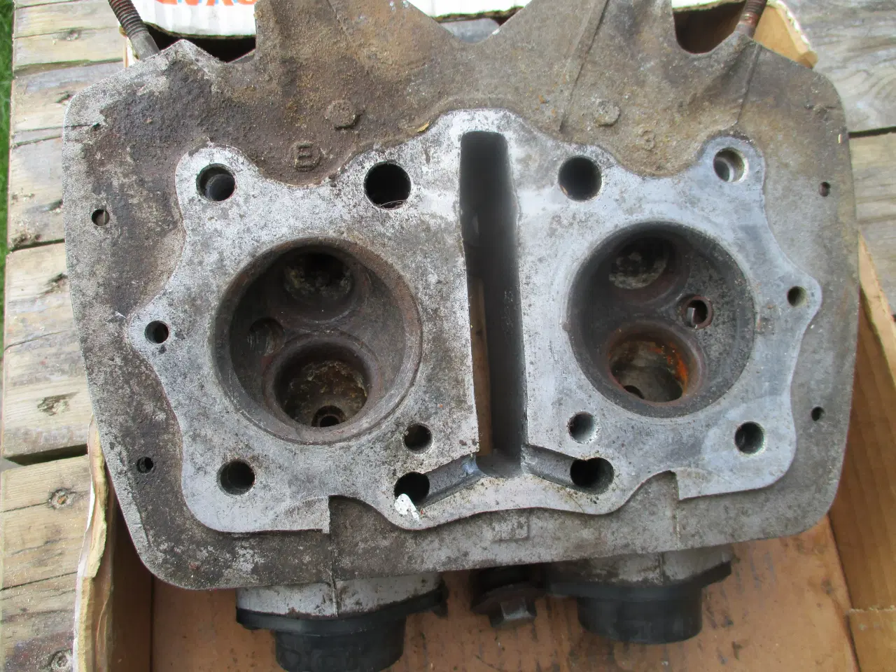 Billede 5 - Honda CB 350 Twin Tank, sideskjolde og mange dele