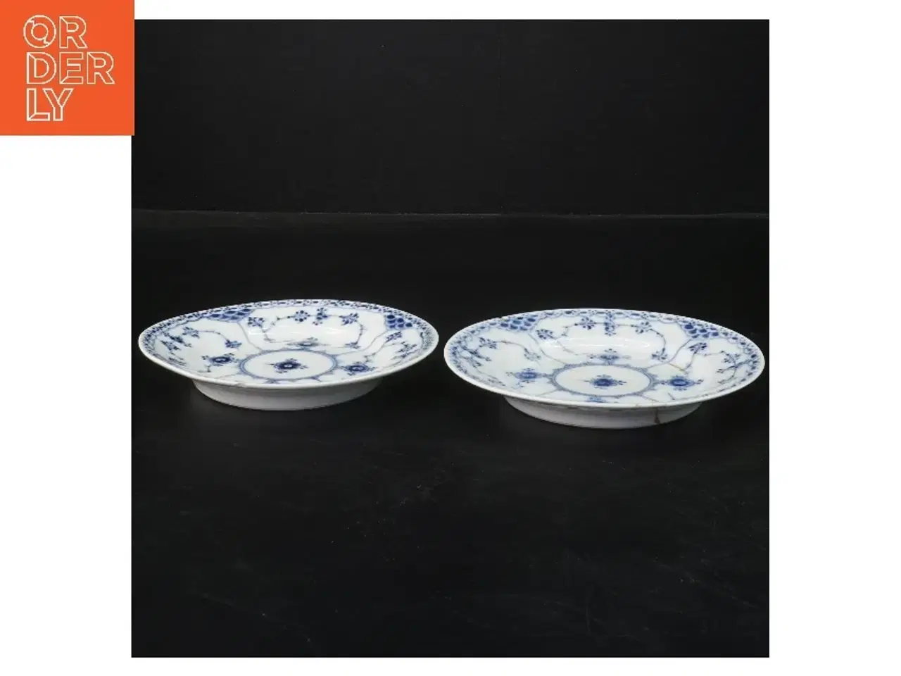 Billede 3 - Kongeligt porcelæn tallerkener, musselmalede, 2 stk. fra Royal Copenhagen (str. Ø 14 cm)
