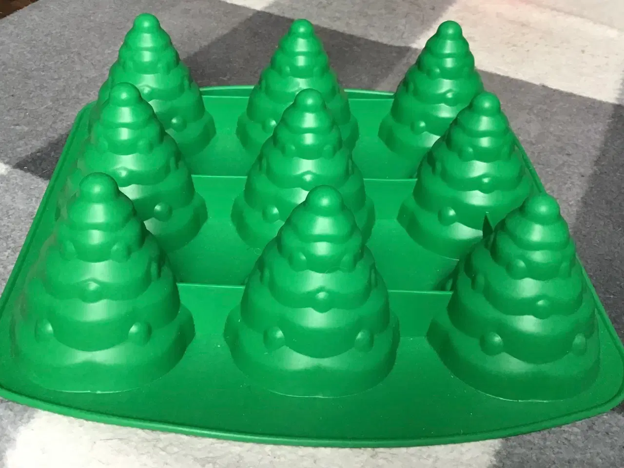 Billede 1 - Siliconeform til 3D juletræer