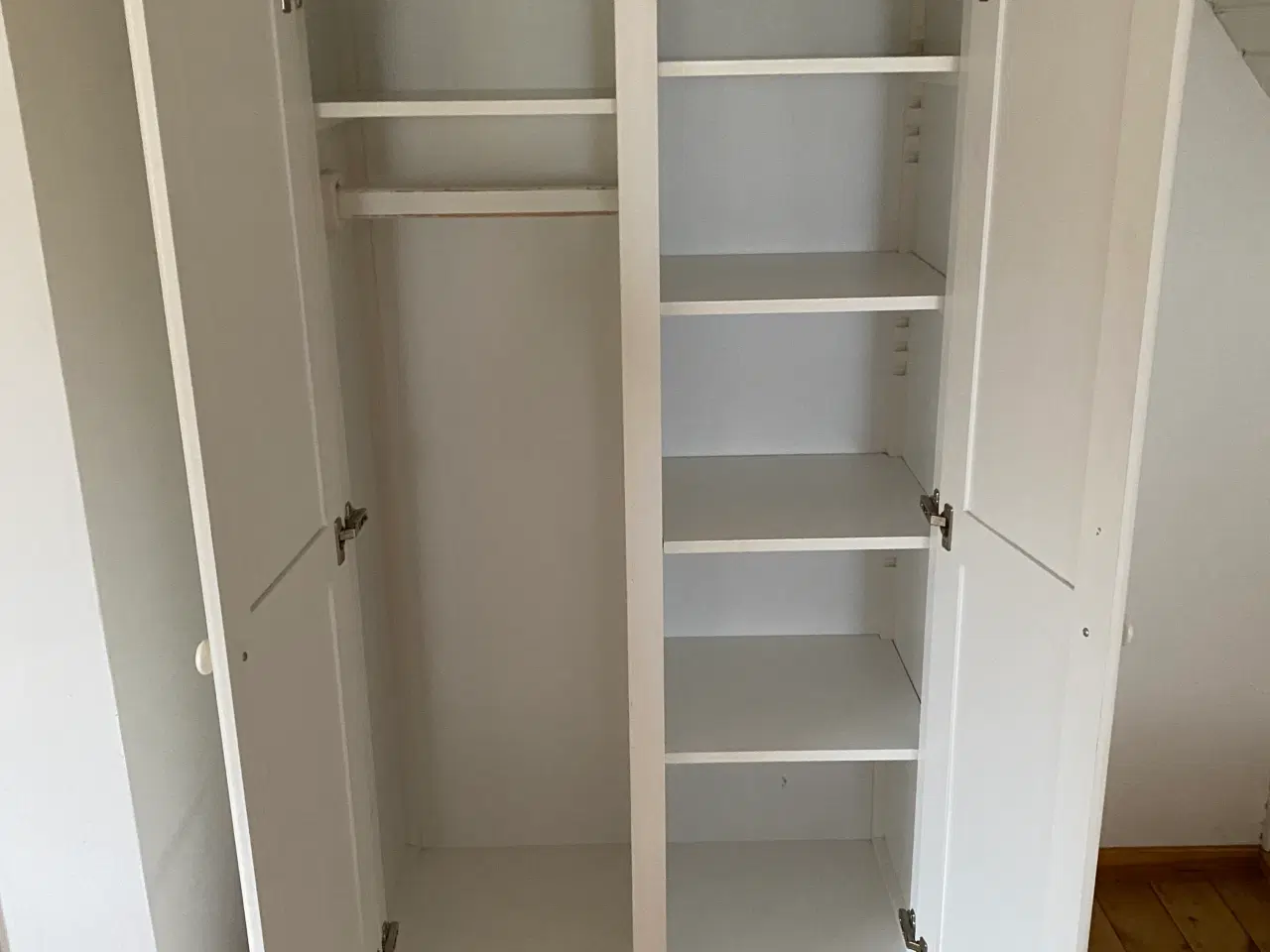 Billede 2 - Klædeskab