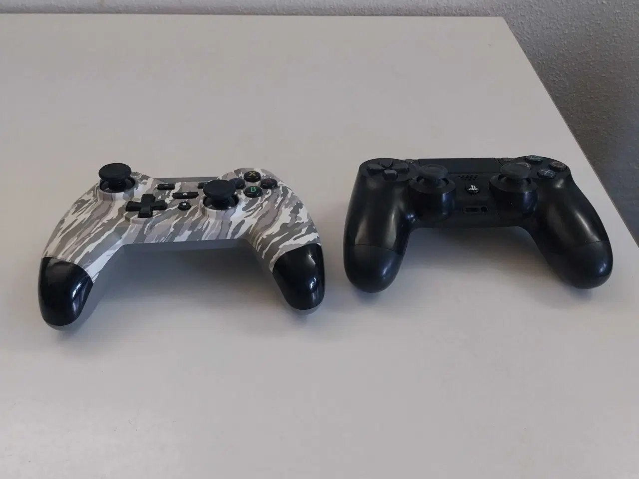 Billede 4 - Playstation controllere 2 stk 