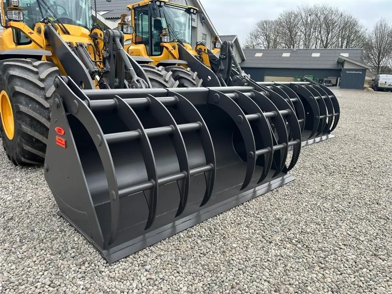 Billede 9 - JST Overfalds skovl 300 med skårende tænder og med ekstra slidstål i hæl samt forkantskær