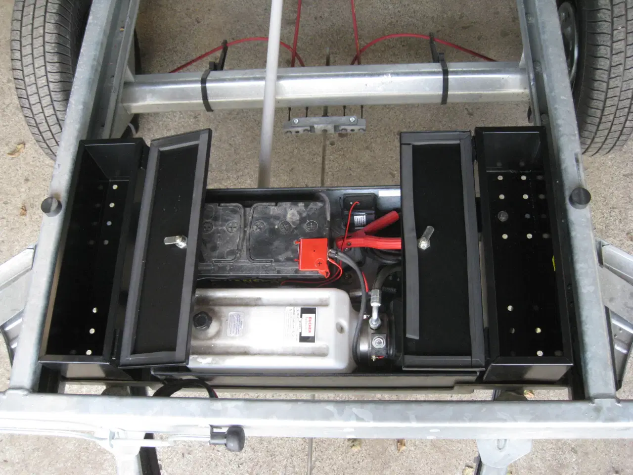 Billede 4 - Værktøjskasse sort stål med lås til trailer