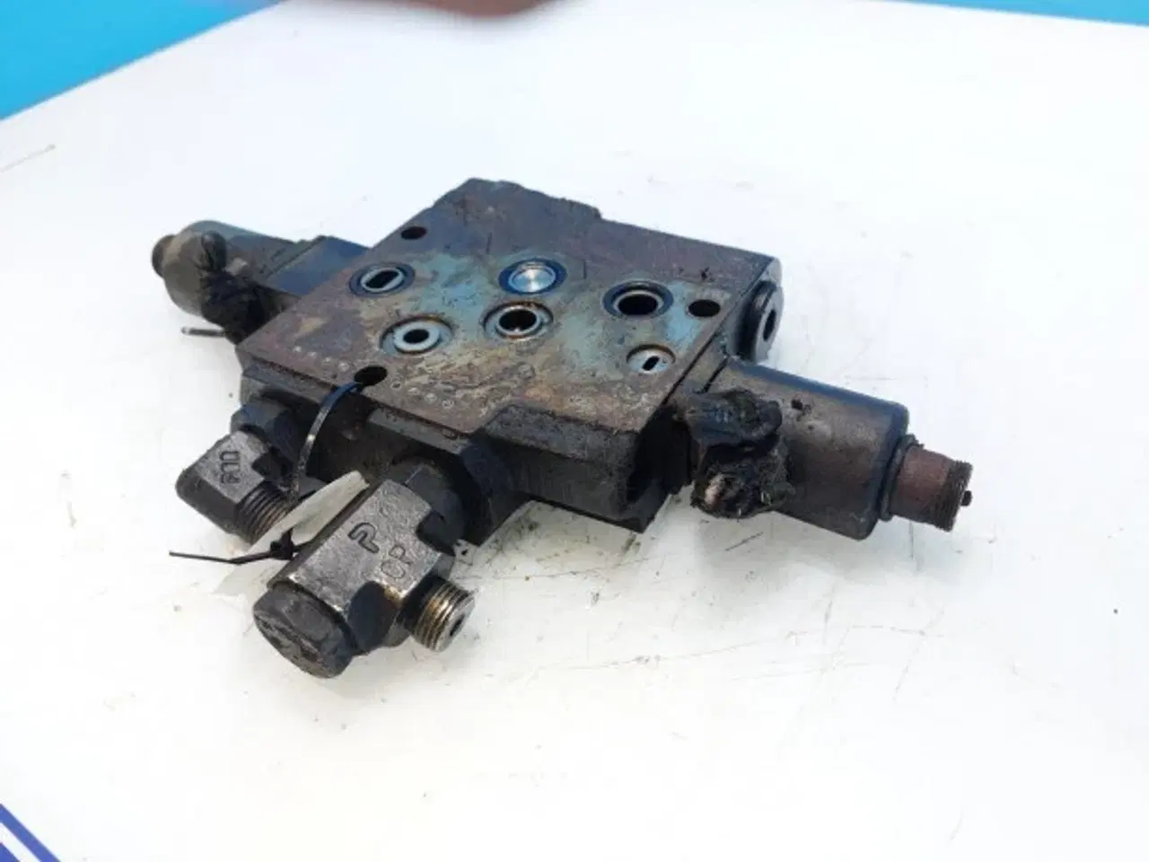 Billede 11 - New Holland CR9090 Ventil 86580299