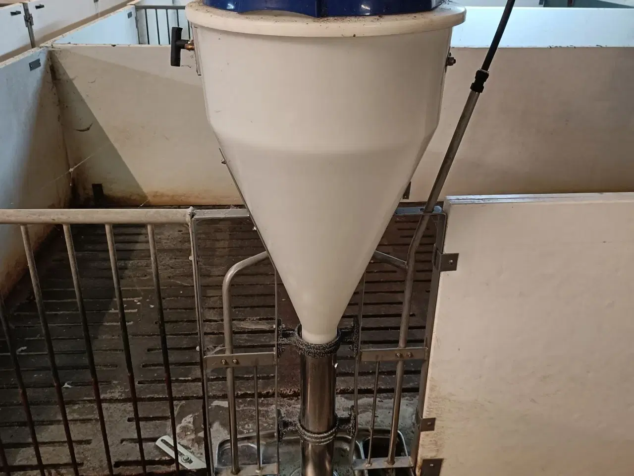 Billede 2 - - - - Foderautomater 14 stk.