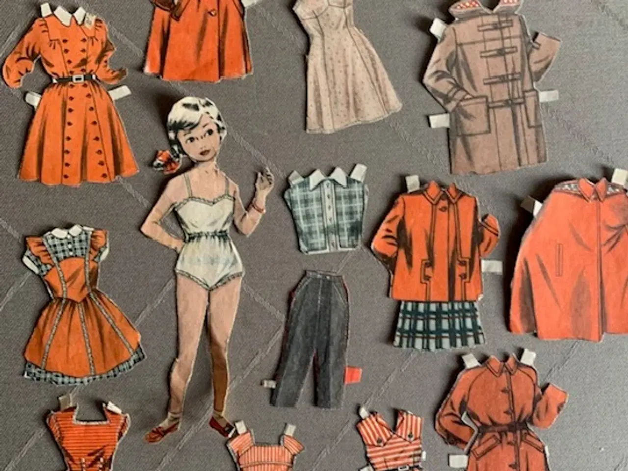 Billede 2 - Påklædningsdukker fra begyndelsen af 1950’erne
