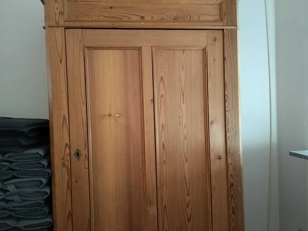 Billede 1 - Karlekammer skab 