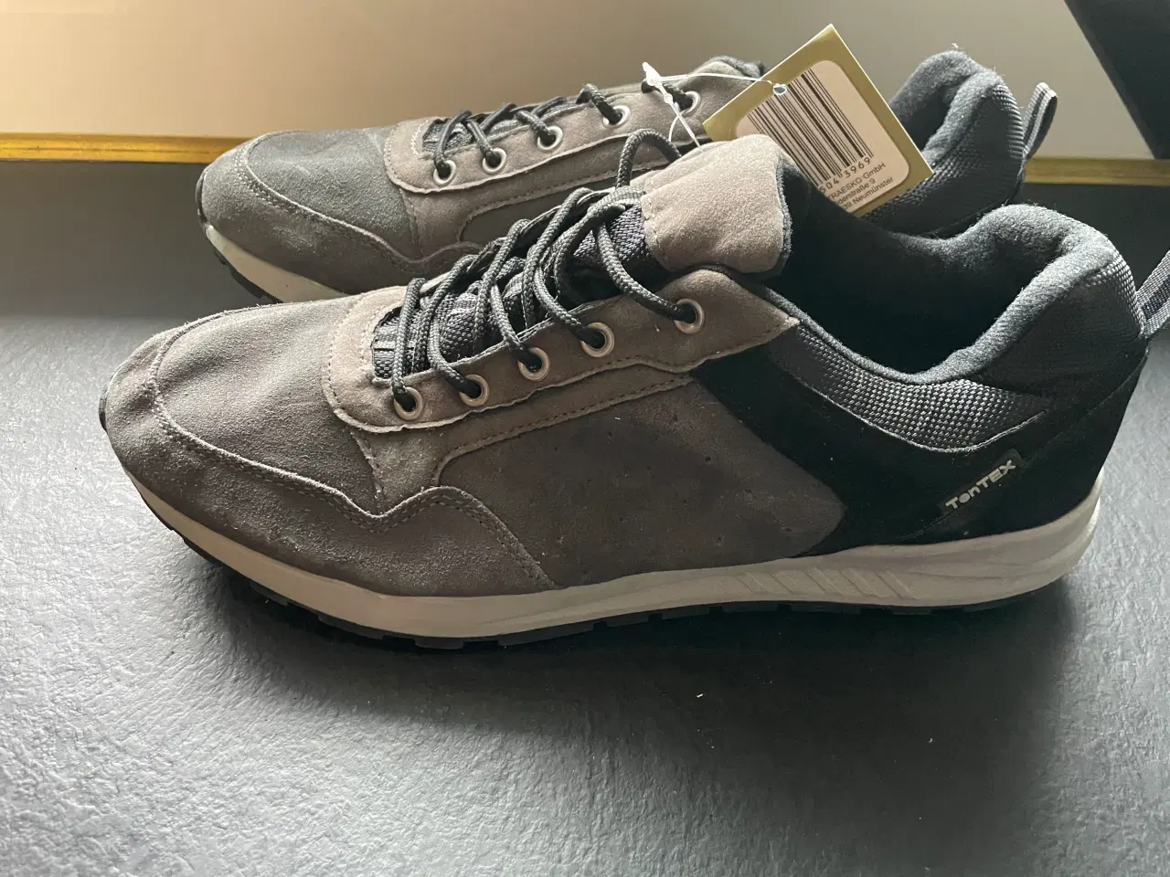 Billede 16 - 9 par sko i forskellige udformninger str. 44 & 45