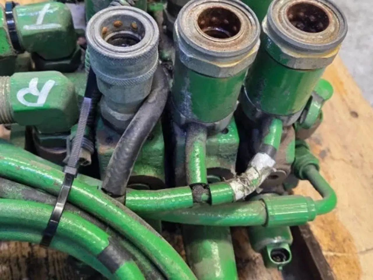 Billede 3 - John Deere 7920 Hydraulikventil RE267757