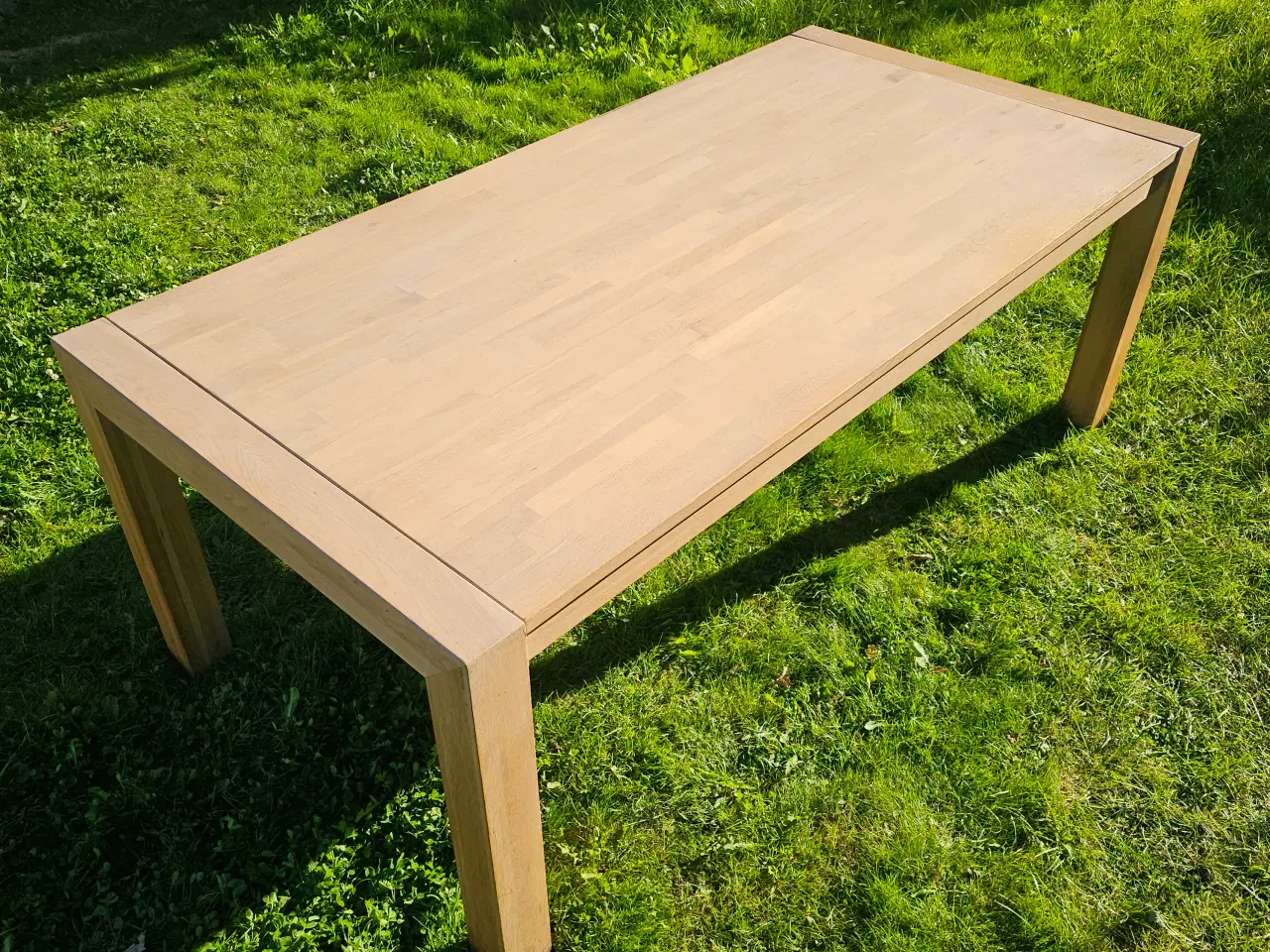 Billede 2 - Stort Spisebord af Egetræ – God Stand