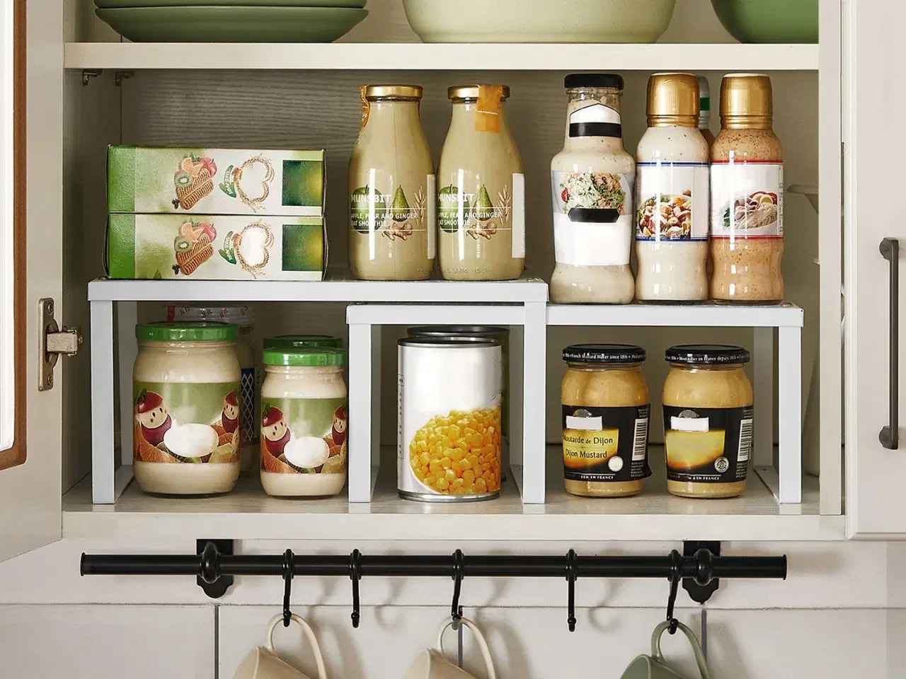 Billede 3 - Skabshylder til køkken, 4 stk. stabelbare – udvidbart sæt, hvid/sølv (UKCS01WT)