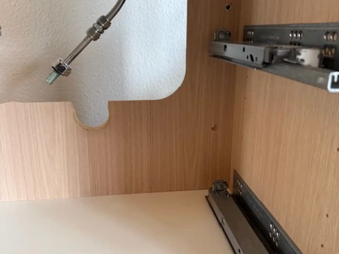 Billede 4 - Badmøbel med vask, Grohe armatur og 2 skuffer