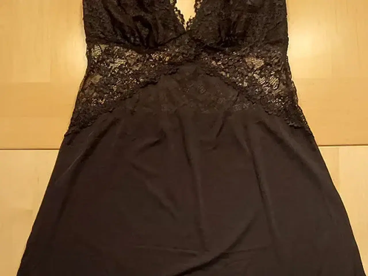 Billede 1 - Fræk sort gennemsigtig natkjole sælges
