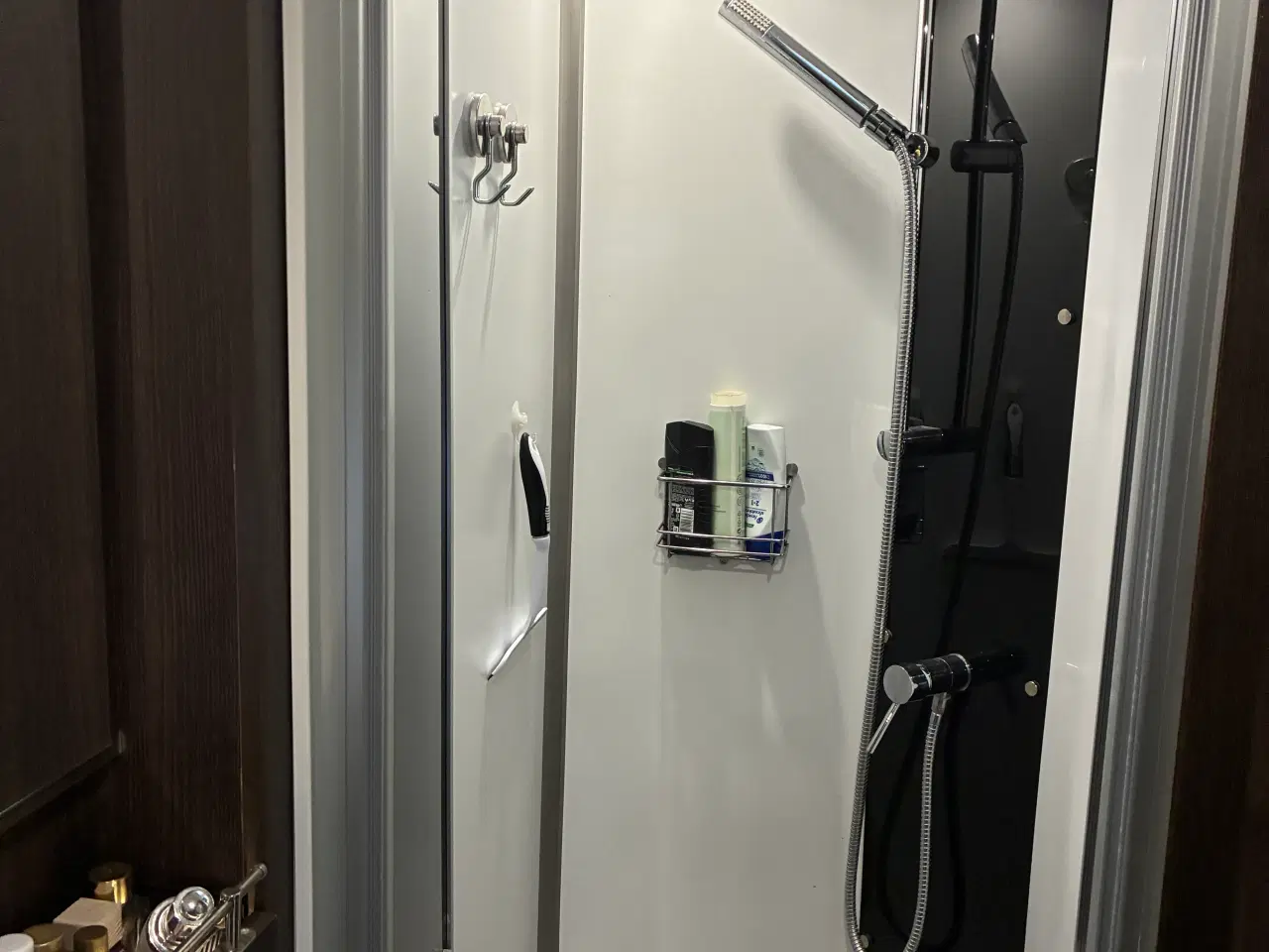 Billede 9 - Benimar Tessoro 487 NK – 2020 Off-grid luksus, høj