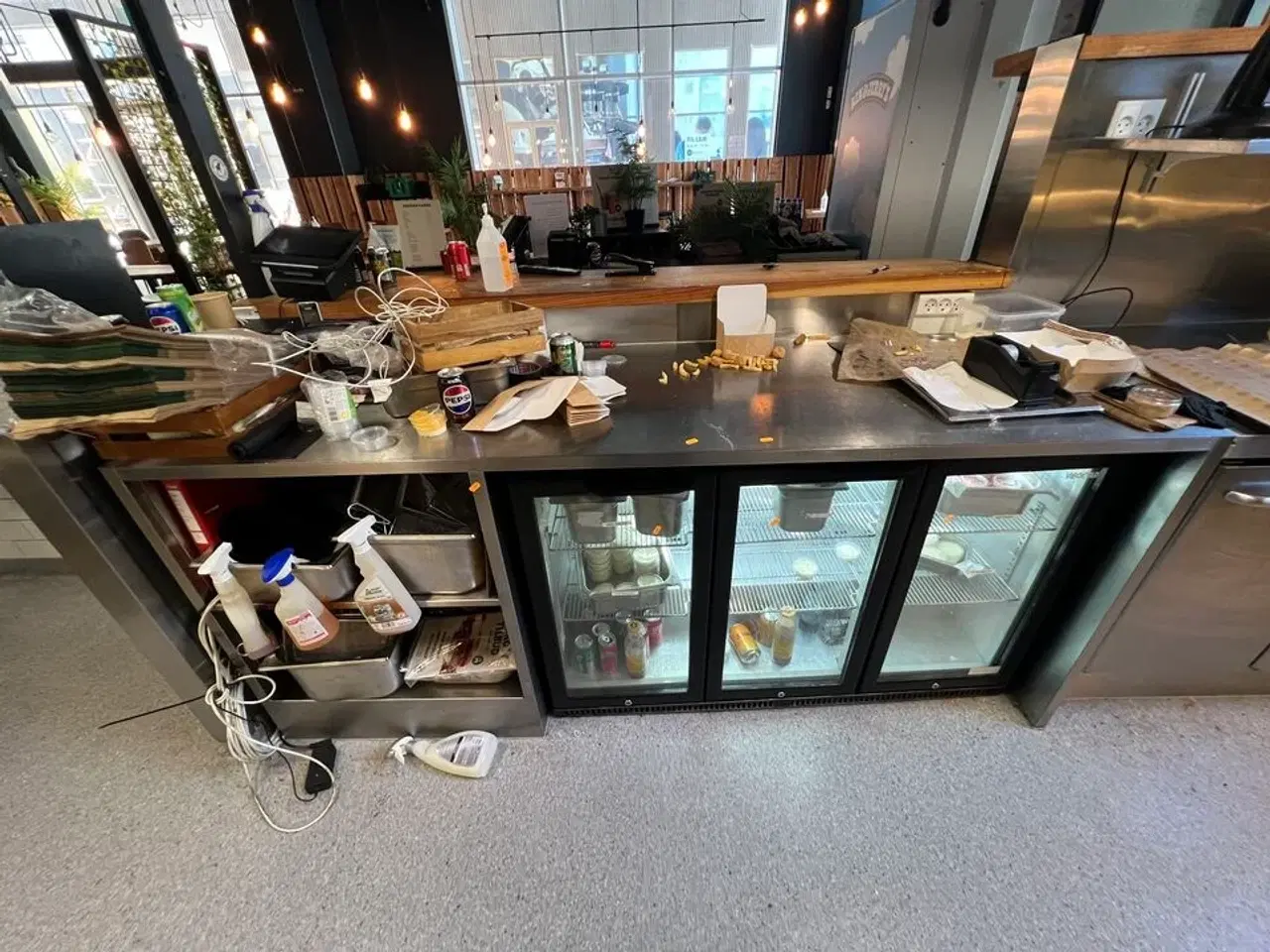 Billede 1 - Arbejdsstation i rustfri stål inkl. træhylde
