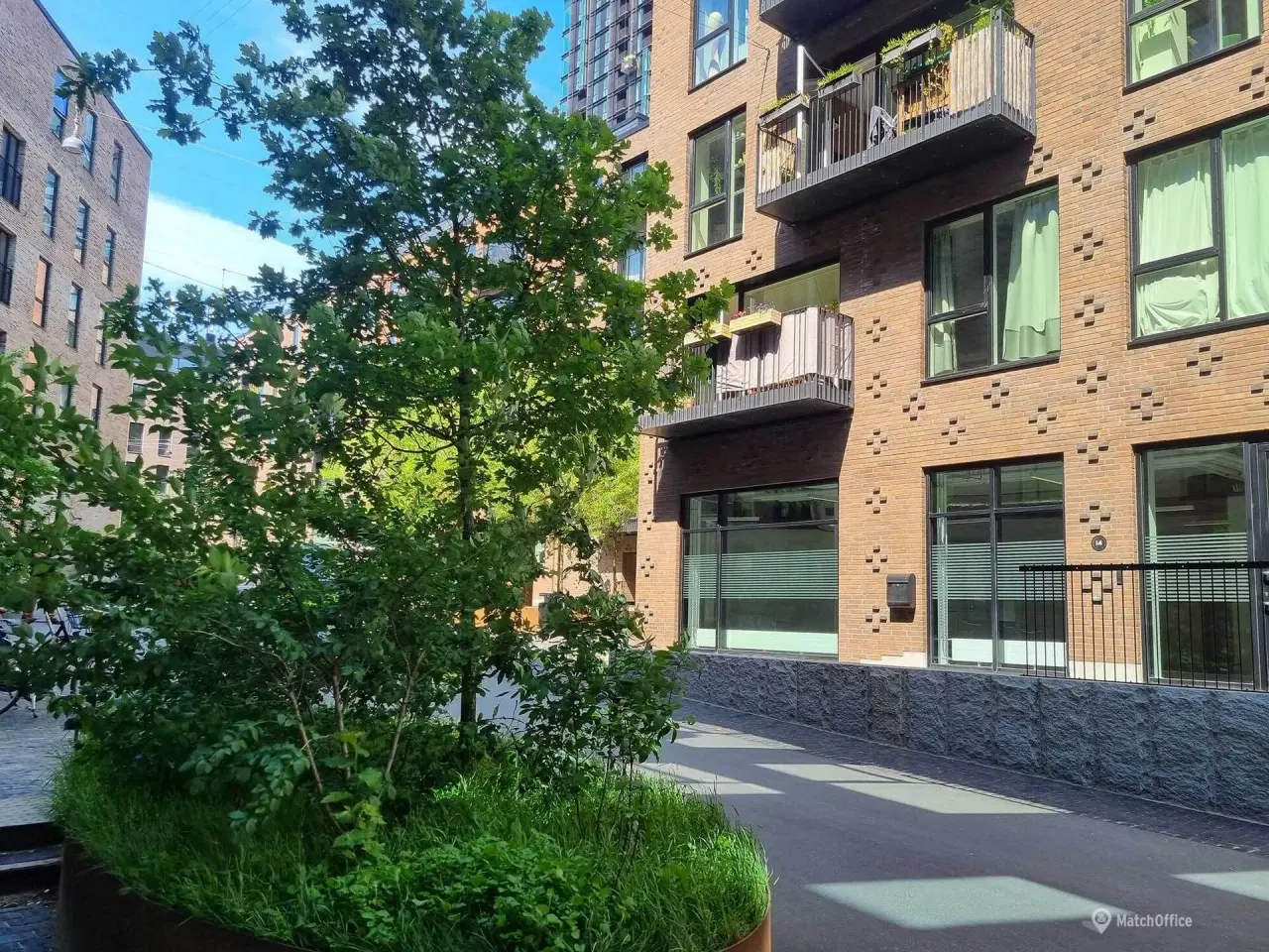 Billede 1 - Lyst kontorlejemål i Carlsberg Byen nær offentlig transport og med gode parkeringsmuligheder.