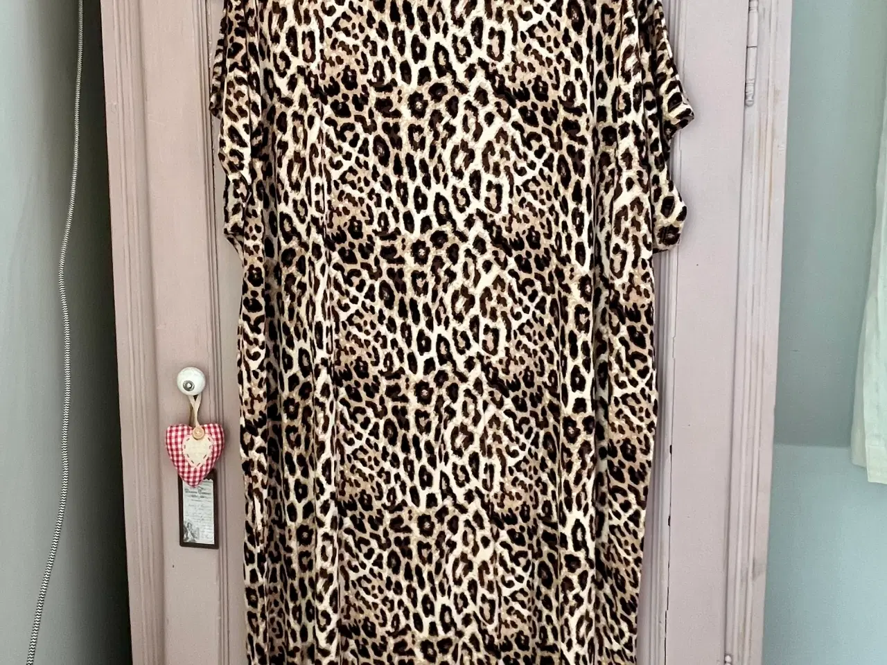 Billede 1 - leopard kjole fra VRS