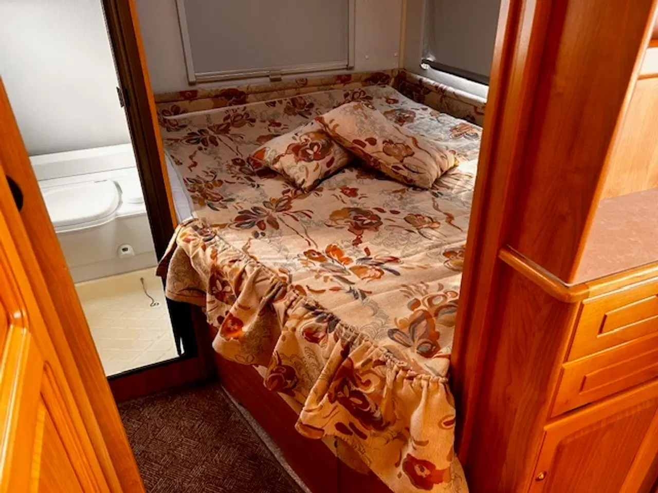 Billede 11 - Rummelig Knaus Azur 495, årgang 1999. 