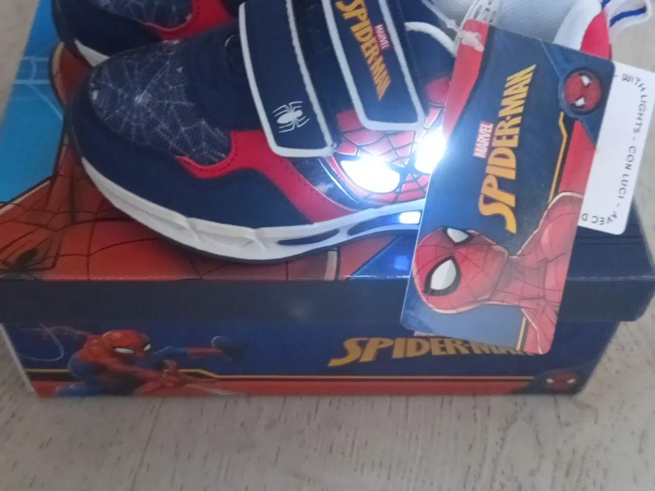 Billede 3 - Nye Spider-Man sko med lys 