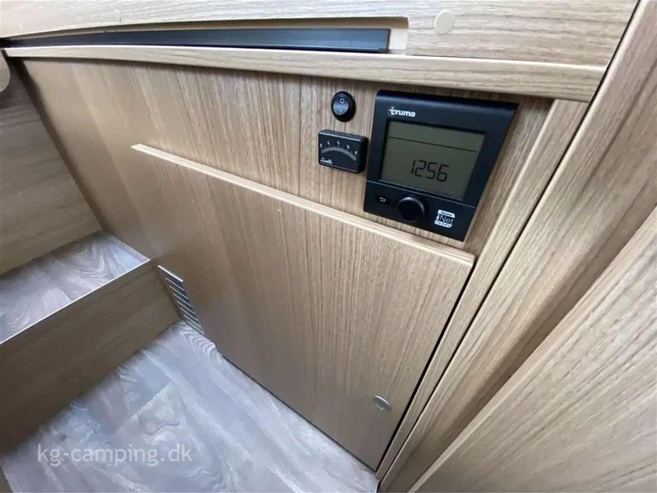 Billede 17 - 2022 - Carado V337 "15 Edition"   Ekstrem velholdt autocamper
