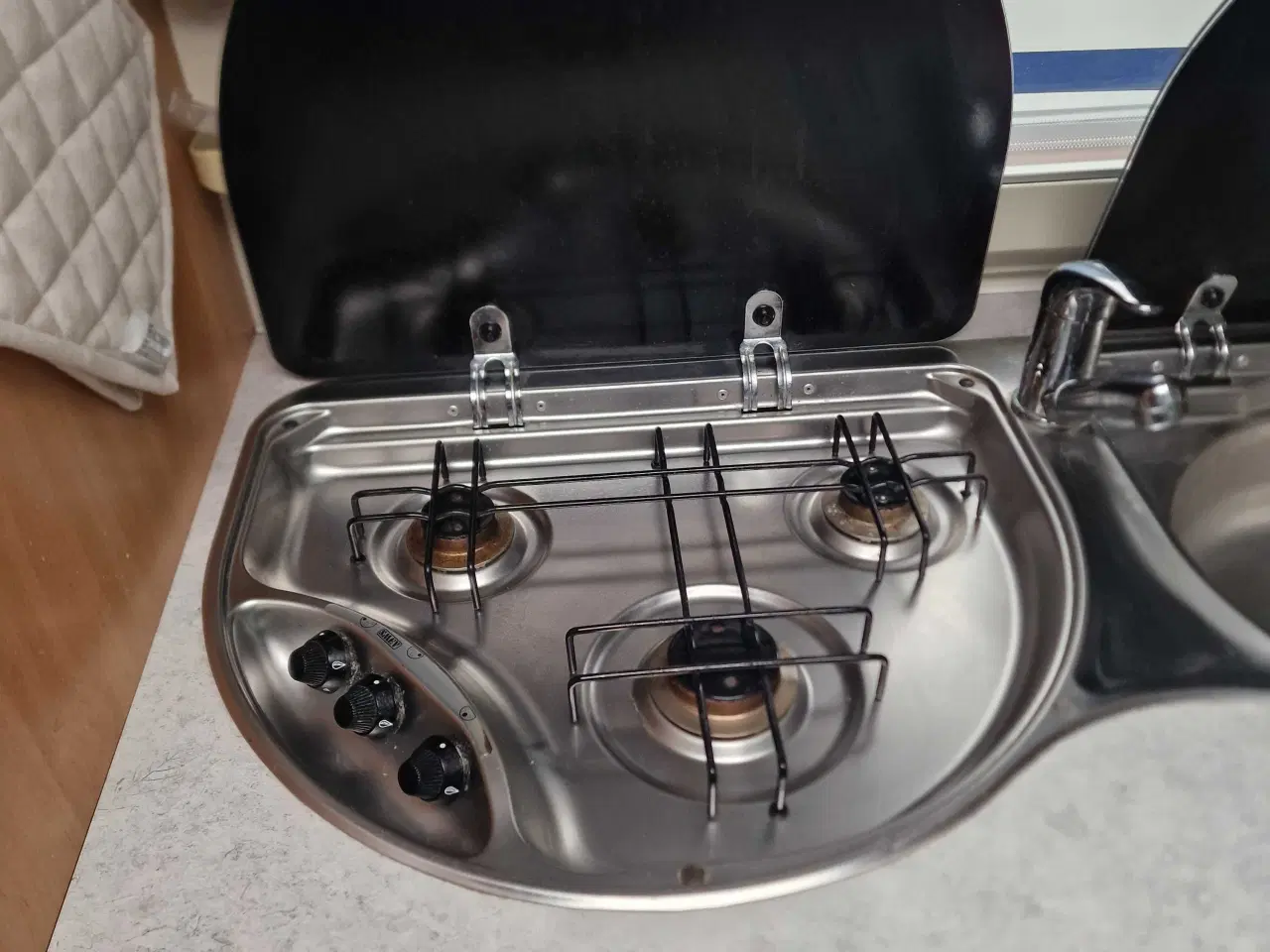 Billede 15 - Køjevogn med fransk seng og sidde gruppe