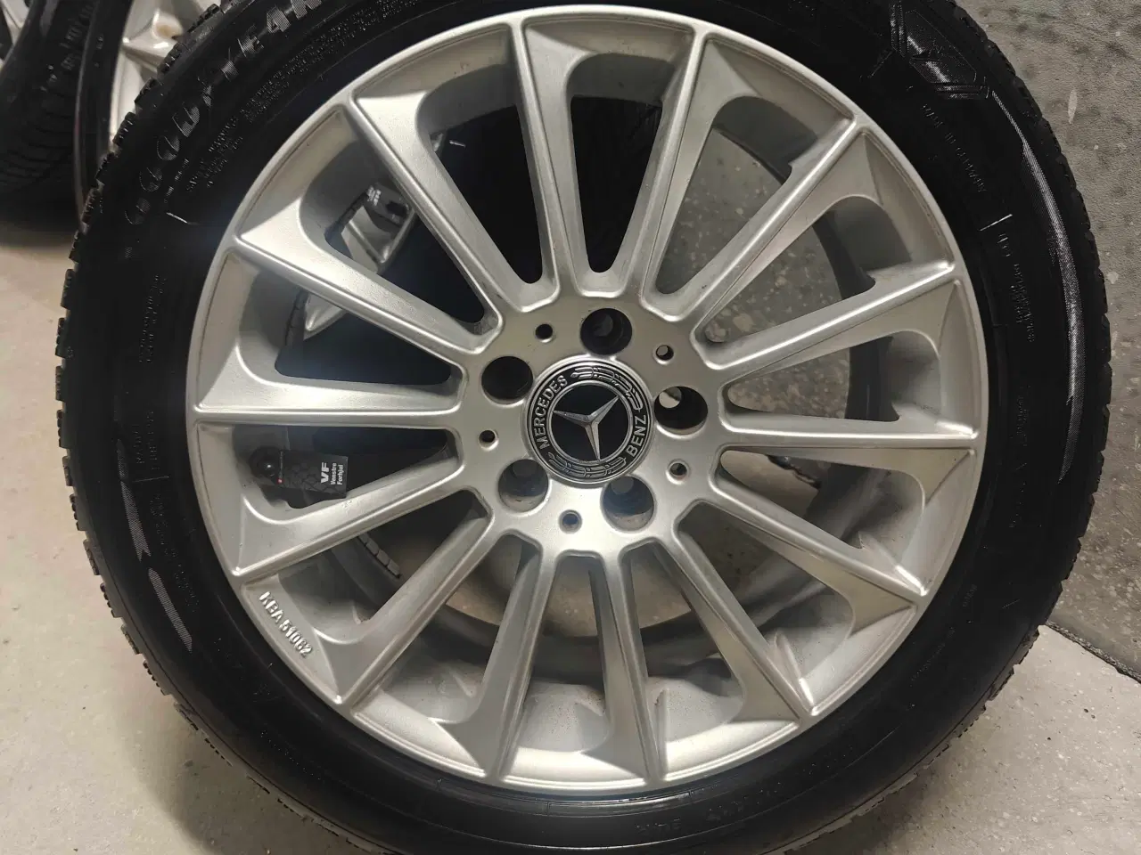 Billede 4 - Vinterdæk Mercedes 5x112 -225/50R17 - Nye dæk