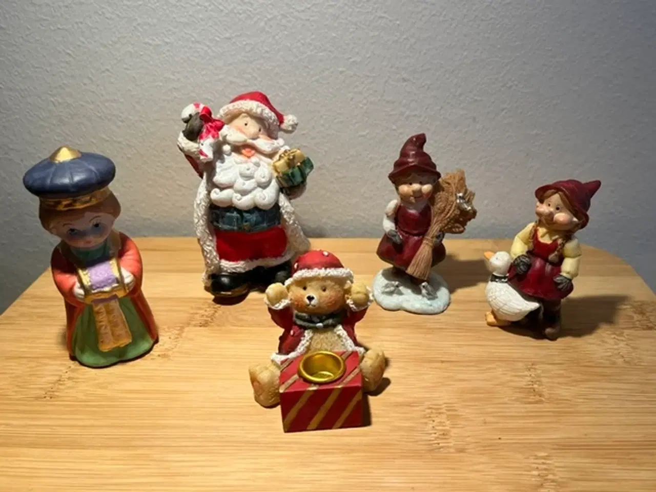 Billede 9 - Samling julefigurer med nisser, bamser og rensdyr