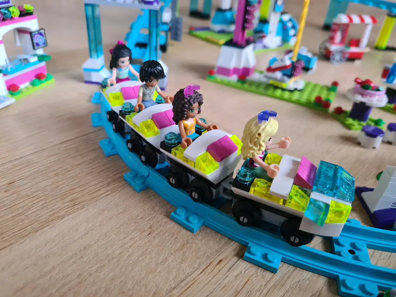 Billede 2 - LEGO Friends 41130 Forlystelsespark - rutsjebane