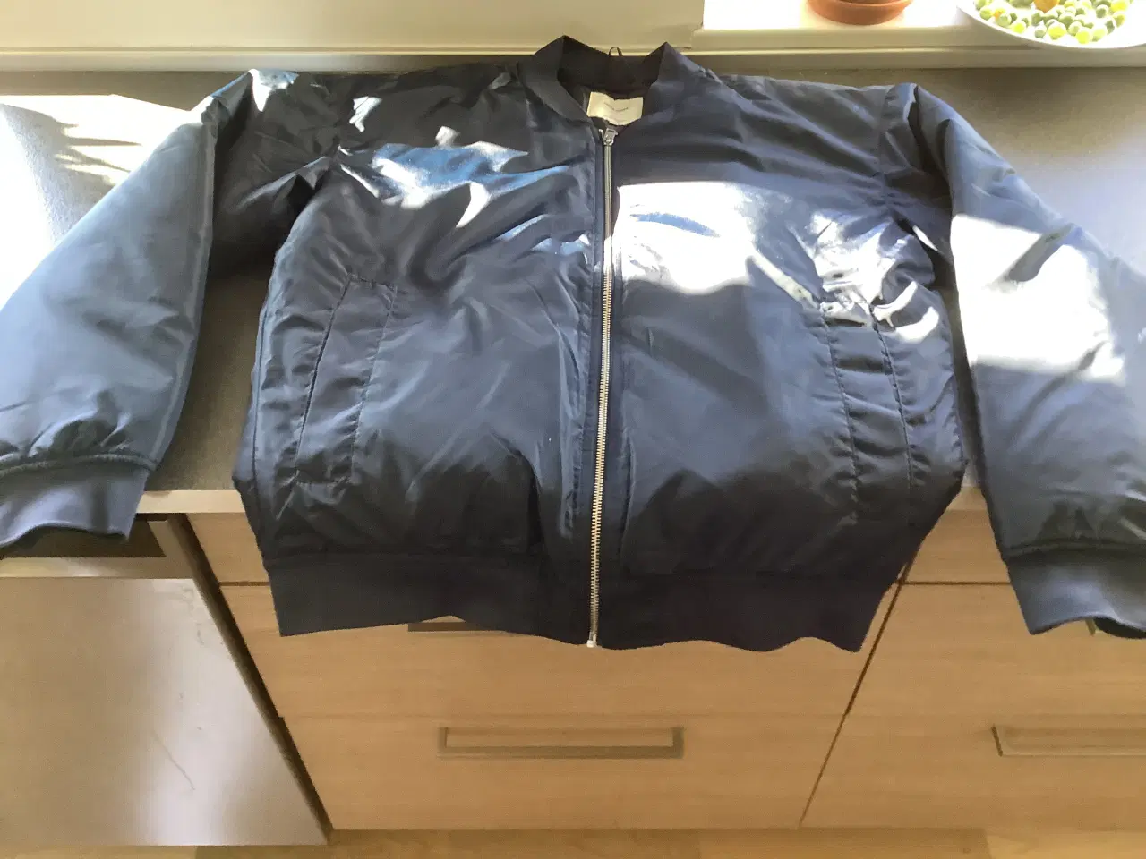 Billede 1 - Billig blå dynejakke med lynlås fra Jack and Jones