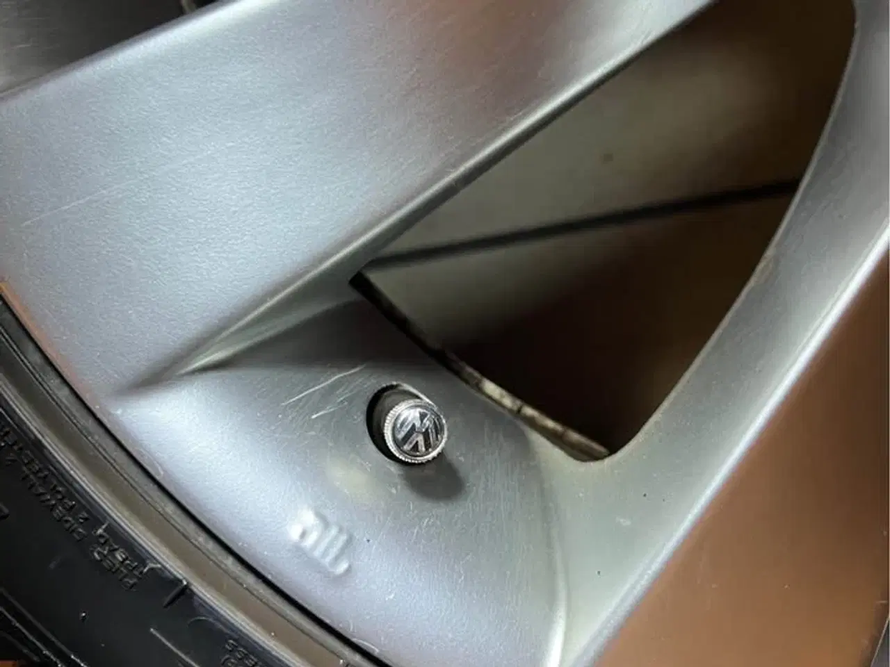 Billede 4 - VW Alufælge med sommerdæk – 18" – Sava Intensa UHP