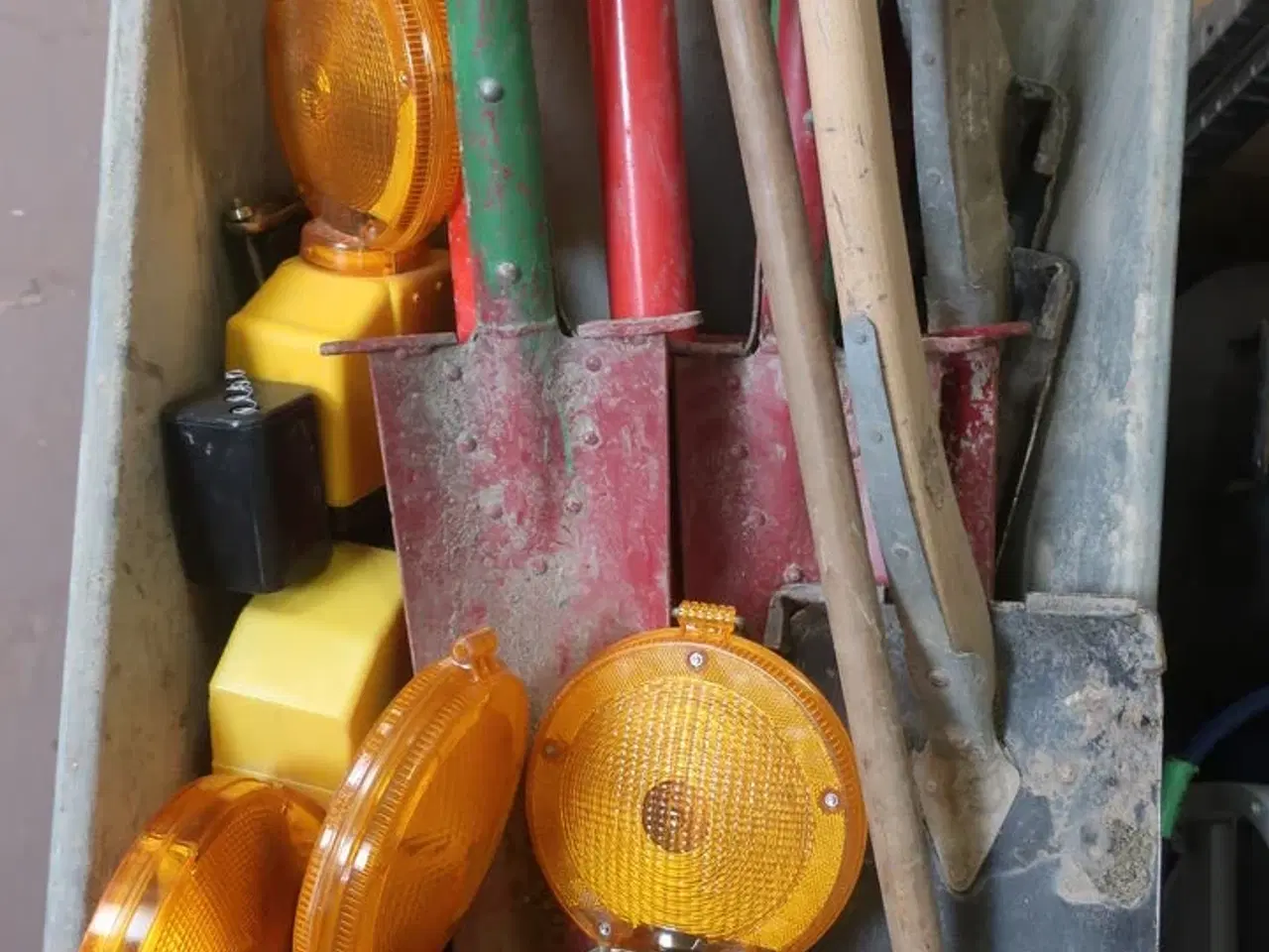 Billede 3 - Trillebør med indhold