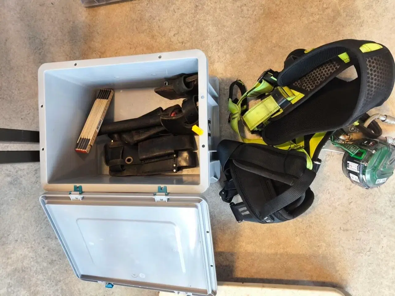 Billede 1 - Kasse m. sikringsgrej samt div.