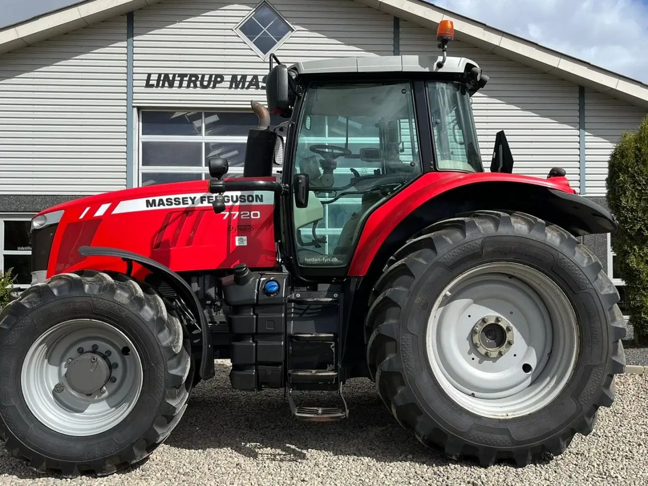 Billede 1 - Massey Ferguson 7720 Med frontlift og 4stk næsten nye dæk.