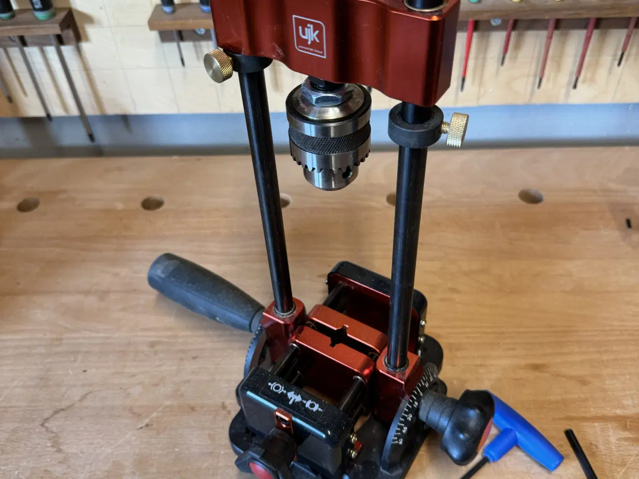 Billede 1 - UJK Boreguide og Selv-centrerende Skruestik