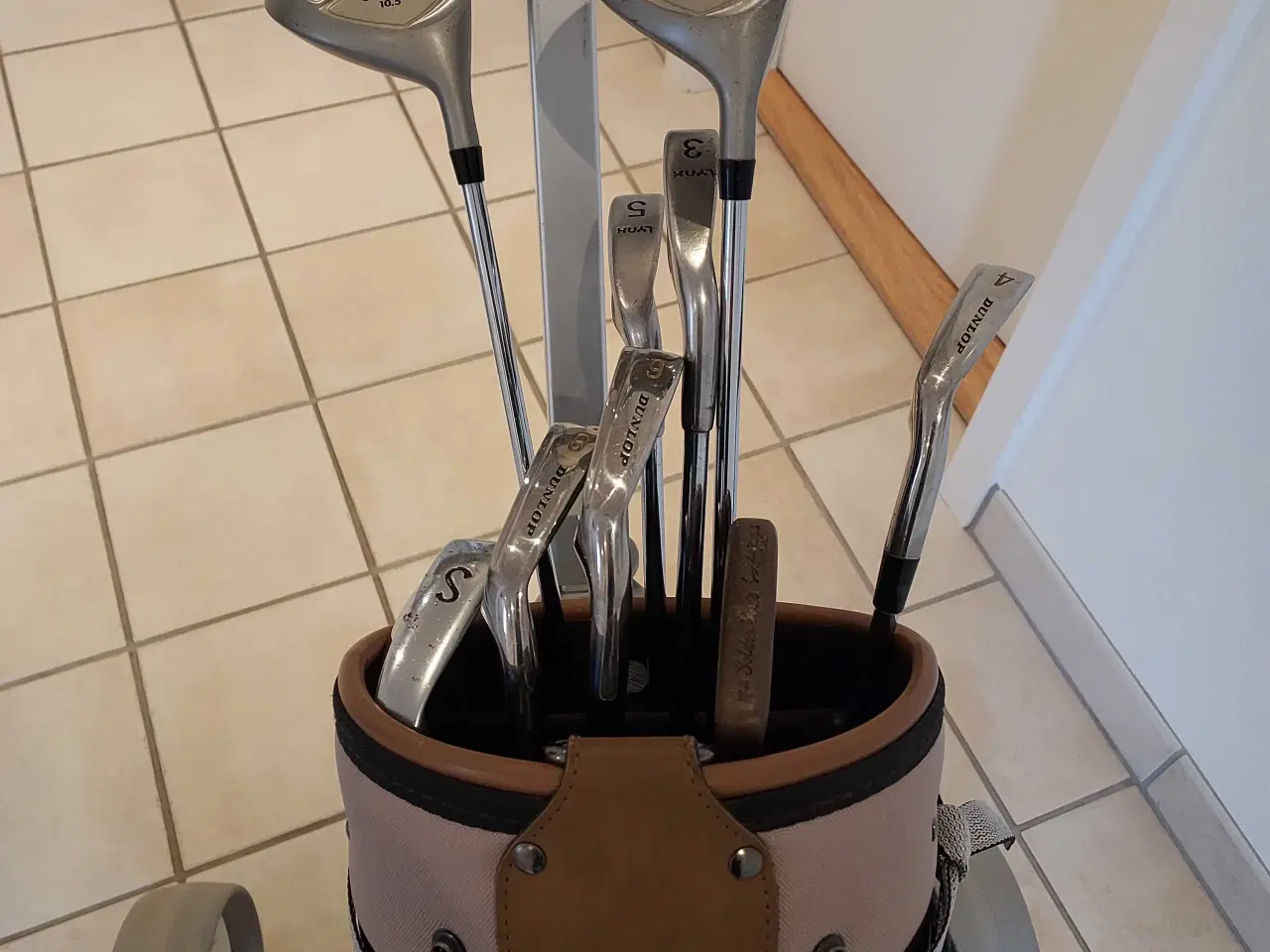 Billede 6 - Golftaske og 17 stk jetn/køller 