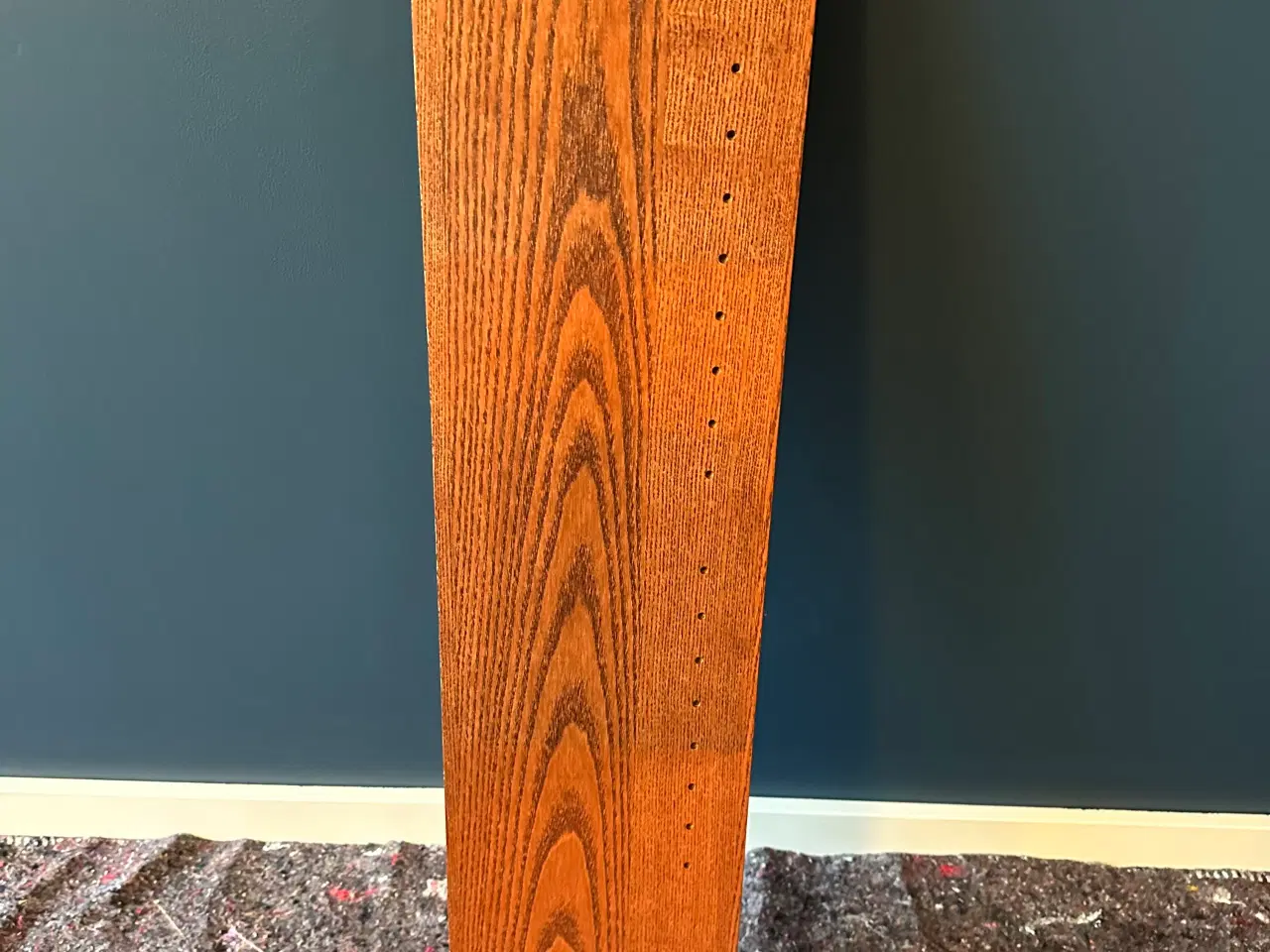 Billede 4 - Teaktræshylder med messingbeslag