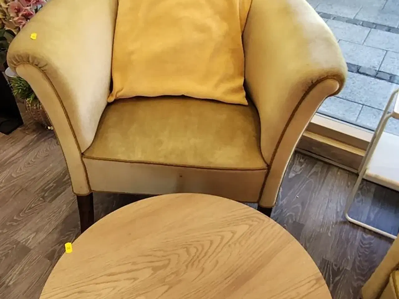 Billede 5 - Lille rundt bord, to stole, metalbord og bordlampe