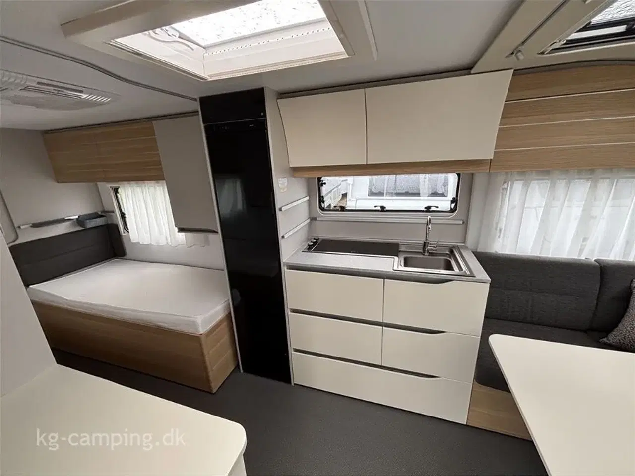 Billede 6 - 2021 - Adria Adora 572 UT Alde   Vognen fremtræder hysterisk velholdt og med lækkert udstyr.