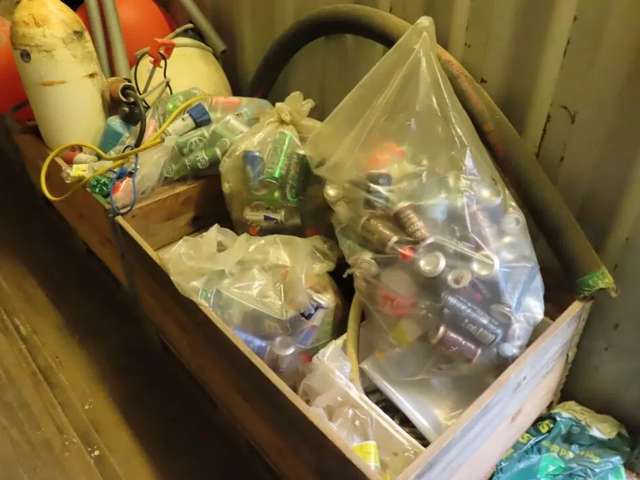 Billede 2 - Indhold i container